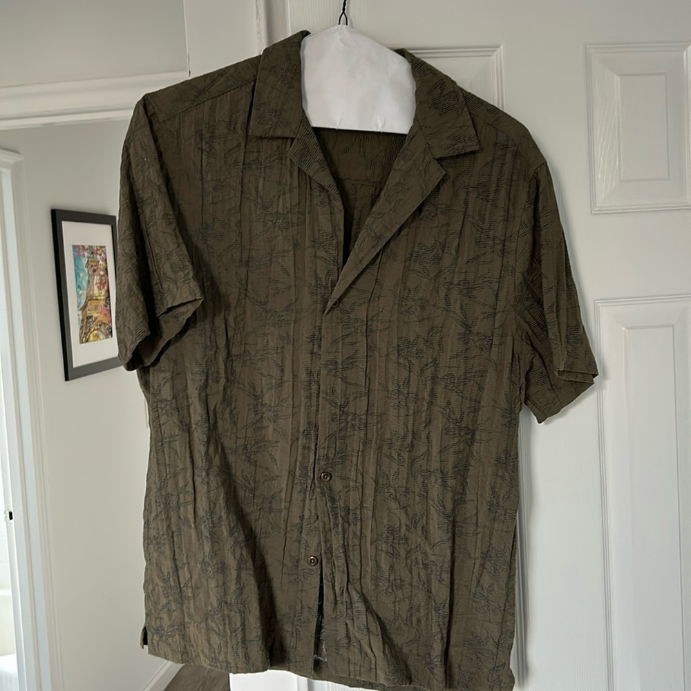 TOPMAN men’s short sleeve button down, olive color
